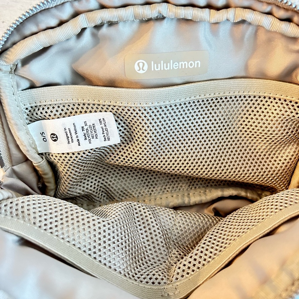 Lululemon Sherpa belt bag - Picture 2 of 4